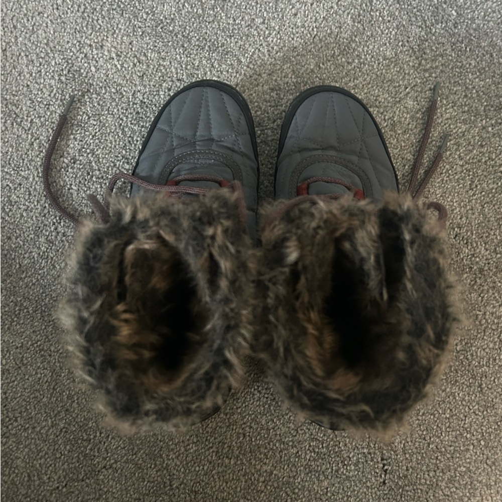 Columbia Women's Gray and Black Snow Boots!! - Picture 5 of 8